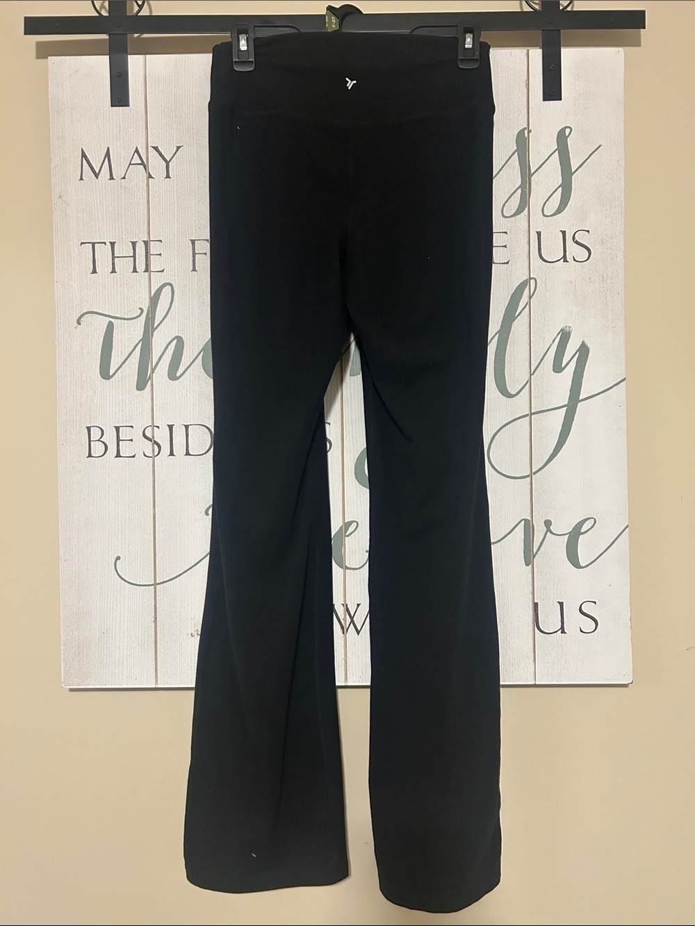 Old Navy Active extra high-rise slim boot-cut go-dry Leggings, size medium - Picture 2 of 3